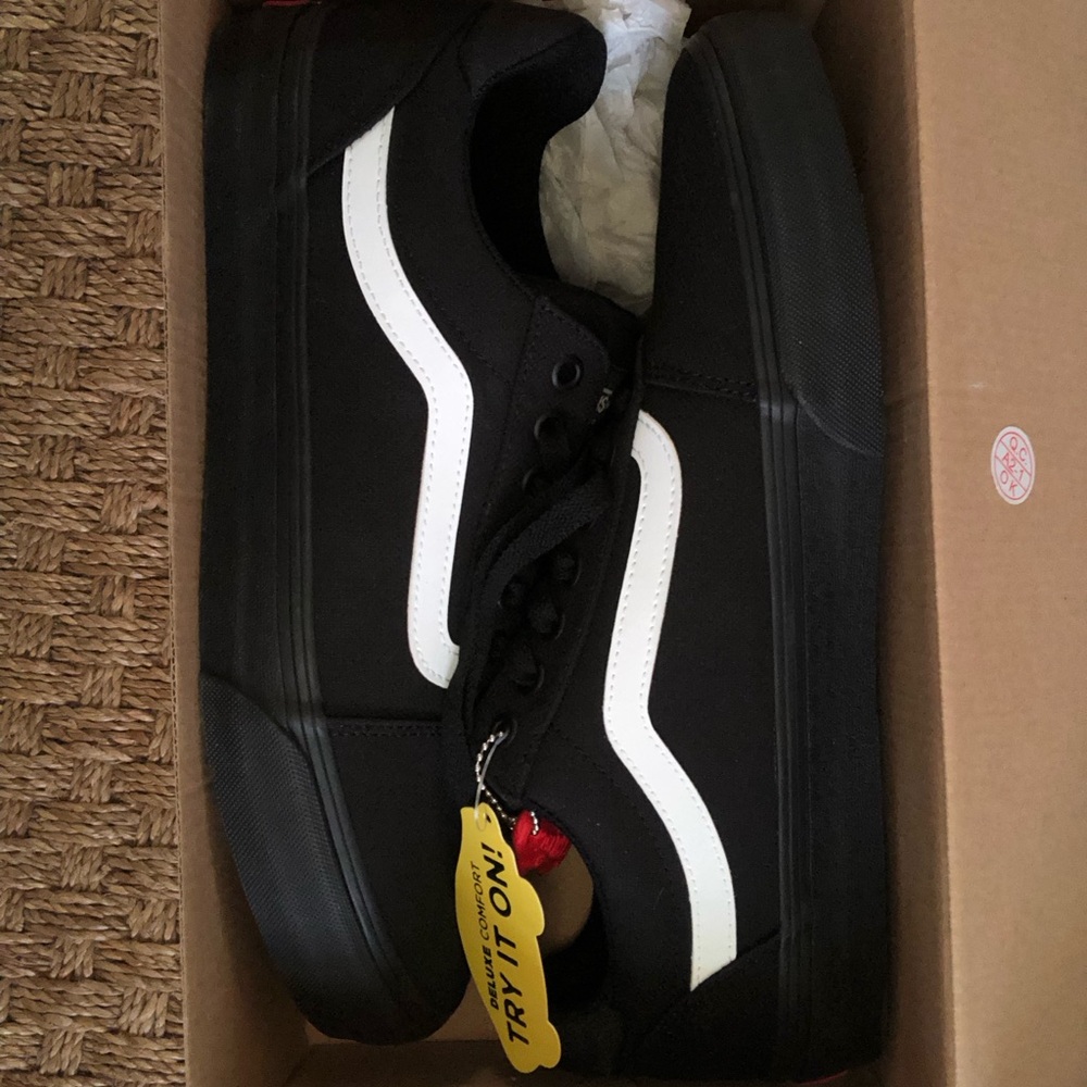 NIB Men’s Ward Deluxe Classic Vans size 11